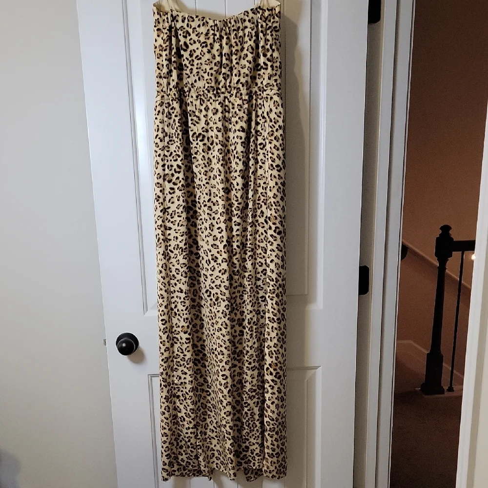 Chic Strapless Leopard Dress - Picture 3 of 4